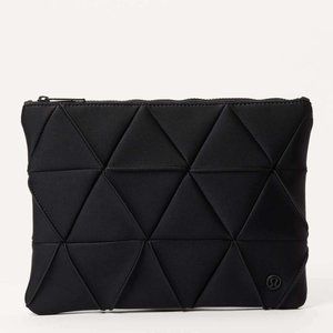 Lululemon NWT Essentials Pouch - Black
